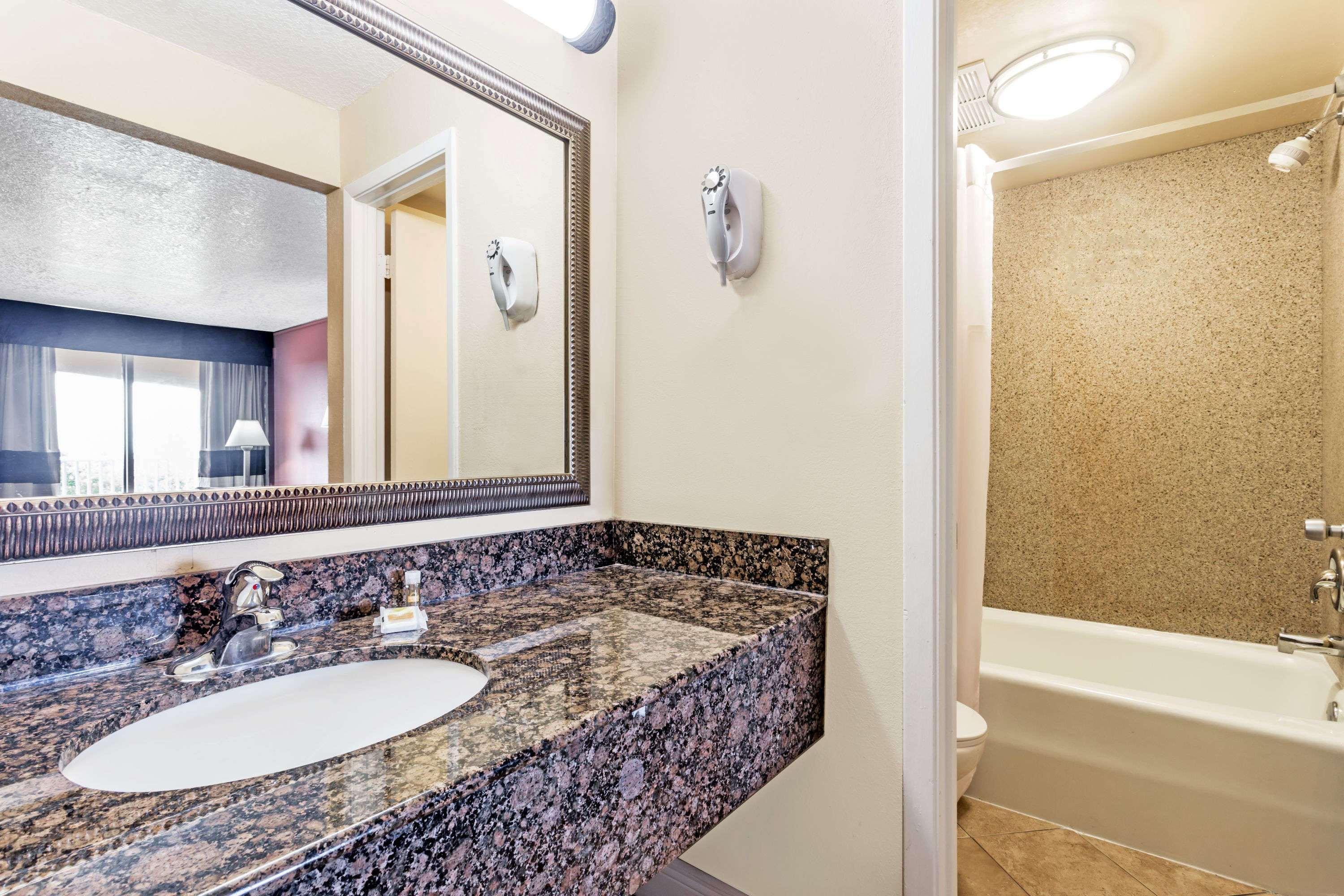 Days Inn By Wyndham Fort Lauderdale-Oakland Park Airport N Kültér fotó